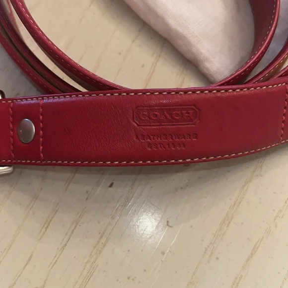 Dog leash Coach Dog leash Like new deep red color very classic - Picture 5 of 8